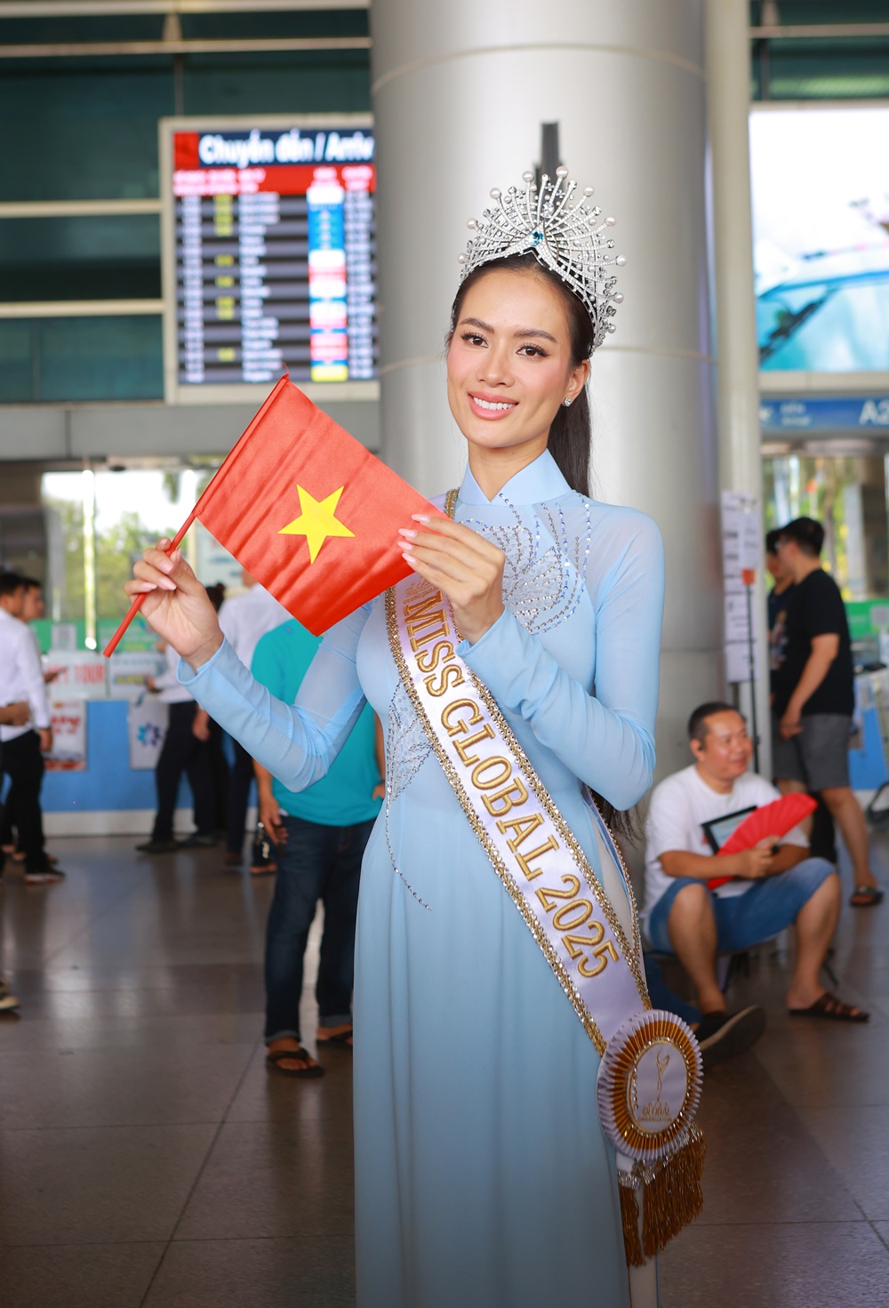 Như Vân trở về Việt Nam sau khi đăng quang Miss Global 2025, BTC hé lộ lý do mỹ nhân Việt chiến thắng - ảnh 1