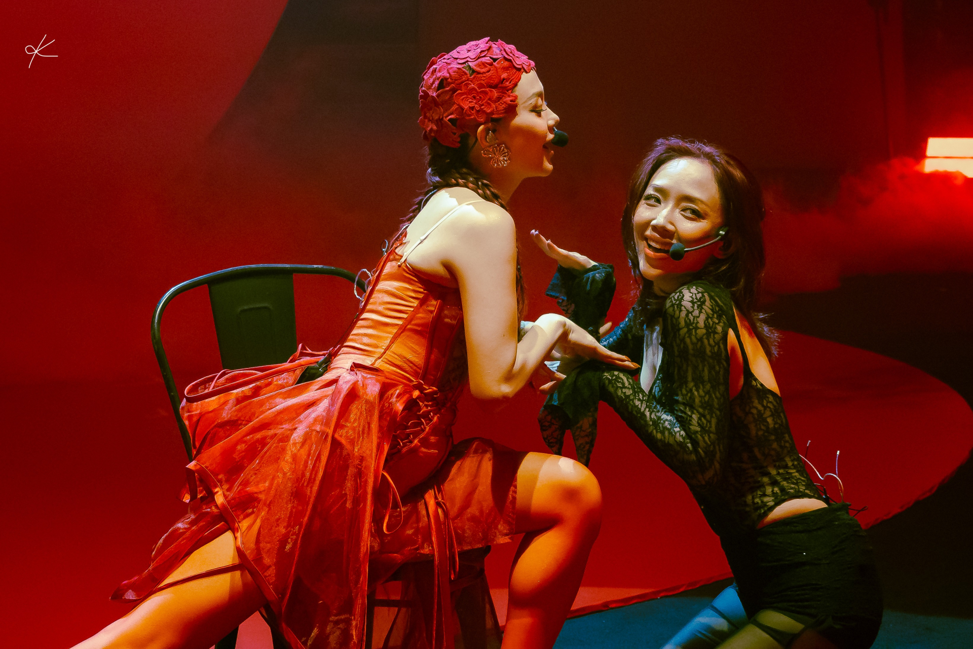 Tóc Tiên mang loạt sân khấu Chị Đẹp đến fancon: Tái hiện lại Chân Ái, “song kiếm hợp bích” với Minh Hằng - ảnh 1
