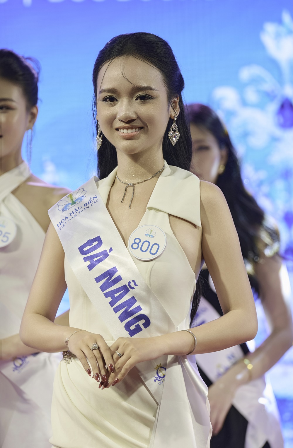 Công bố vương miện Hoa hậu Biển Việt Nam Toàn cầu 2025: Đính ngàn viên kim cương, đá sapphire xanh đắt đỏ - ảnh 4