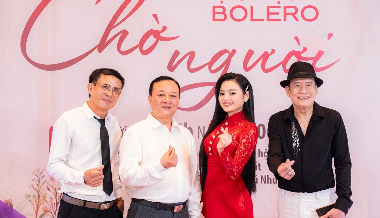 Danh ca Tuấn Vũ cũng góp mặt tại sự kiện.