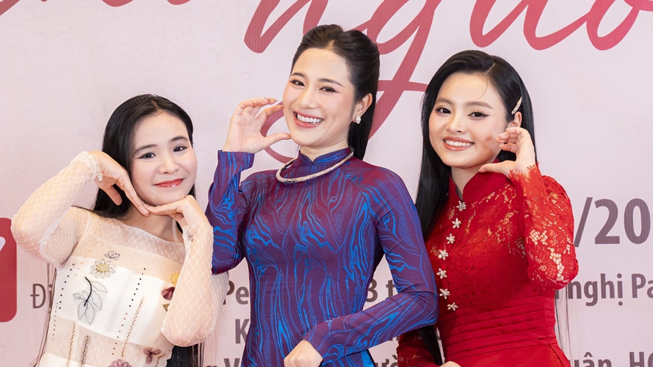 Dàn ca sĩ tham gia vở nhạc kịch 'Chờ Người'.