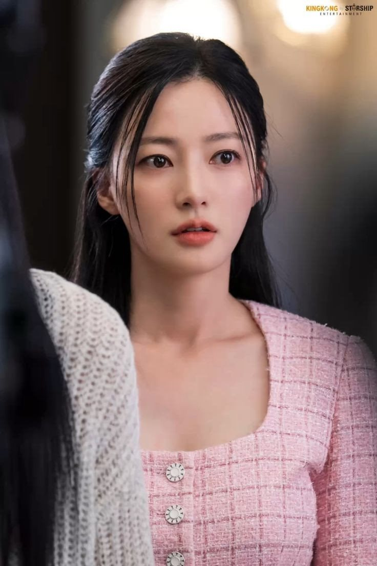 Song Ha Yoon thu thập bằng chứng khẳng định bản thân vô tội sau 1 năm ở ẩn.
