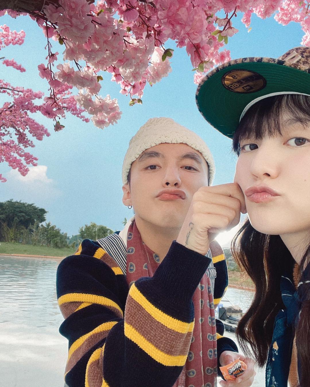 Cả hai có nhiều tương tác ăn ý sau những lần đóng chung MV.