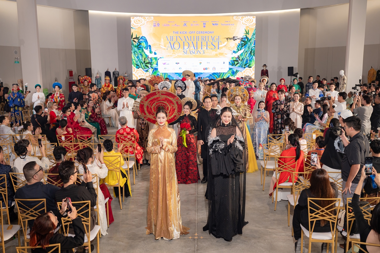 Những thiết kế áo dài đầu tiên được hé lộ tại sự kiện khởi động Vietnam Heritage Áo dài Fest mùa 3.
