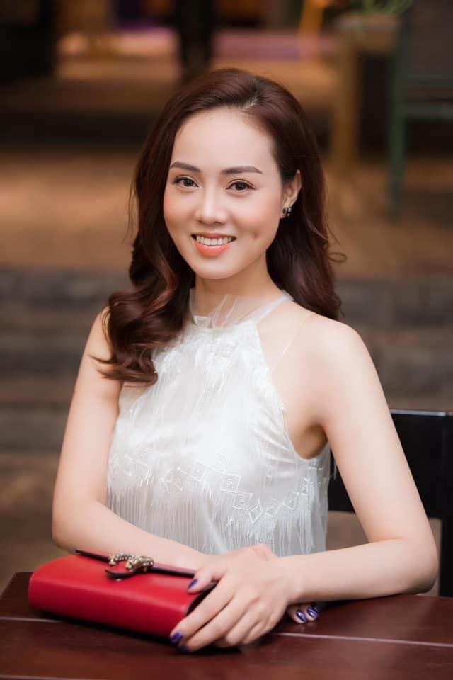 Chia sẻ úp mở của vợ Công Lý làm rộ tin đồn cô đang mang thai.