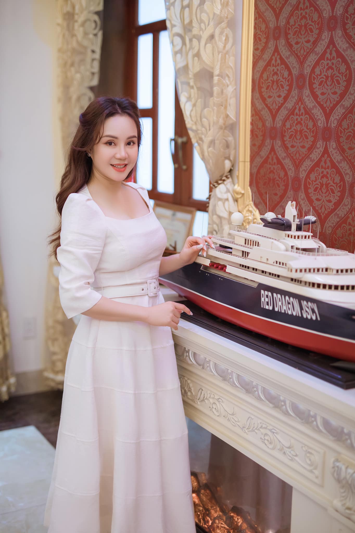 Vy Oanh lên tiếng đính chính "ồn ào" quyên góp 50 bánh bông lan, khoe biệt thự bề thế khẳng định mình không nói dối