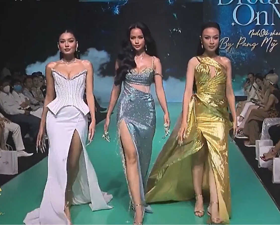 Bộ 3 Hoa hậu Hoàn vũ Việt Nam 2022 đã kết hợp trình diễn cùng nhau trên sàn catwalk