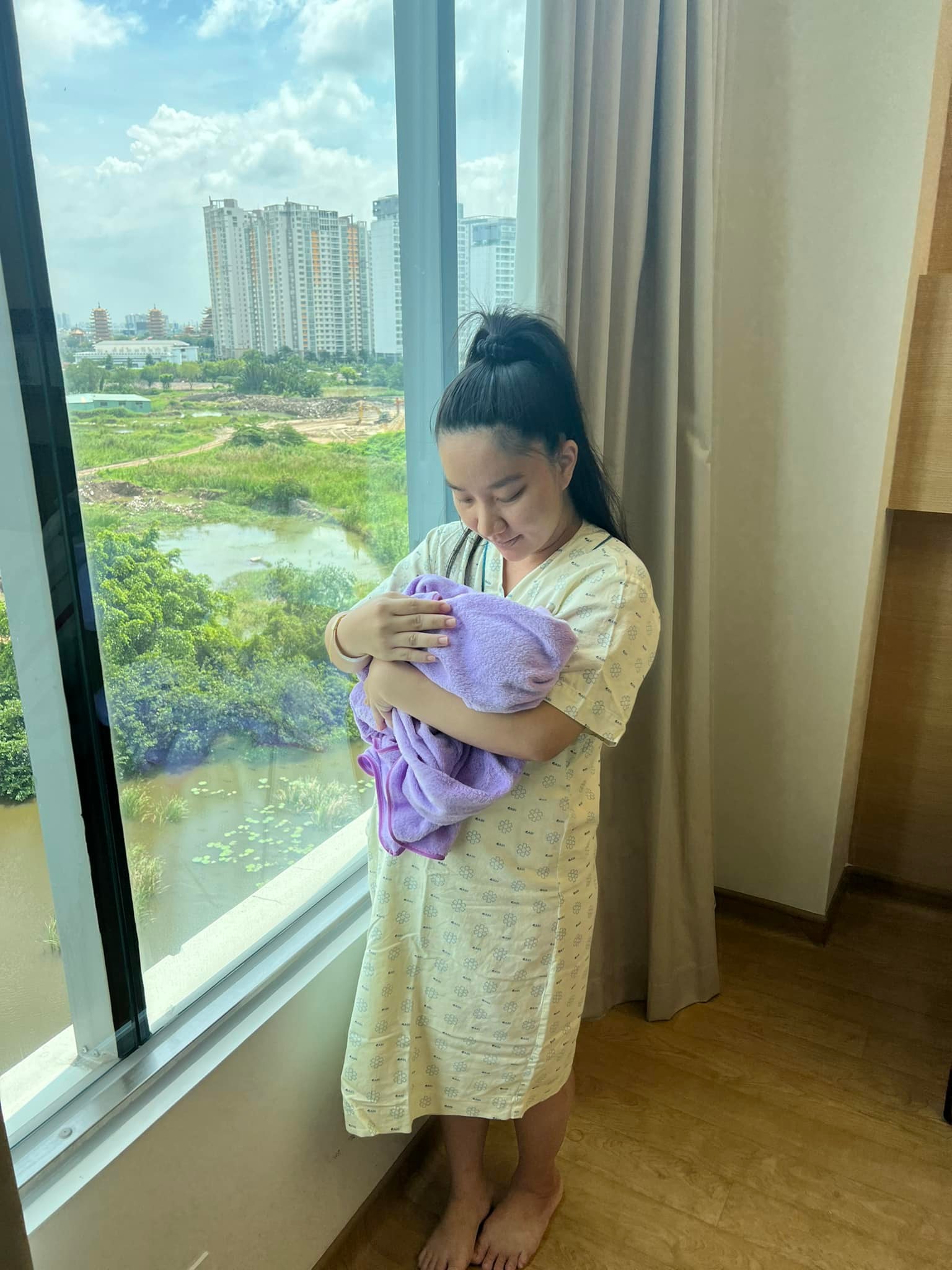Trước chia sẻ thú vị này của bà xã Lê Dương Bảo Lâm, nhiều netizen đã gửi gắm những lời chúc phúc tốt đẹp dành cho cả hai mẹ con nhà Quỳnh Quỳnh