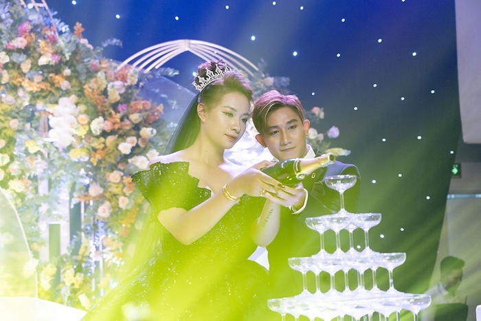 Vừa 'rạn nứt' với vợ cũ, Hồ Gia Hùng (HKT) đã thông báo kết hôn với bạn gái mới: “Năm sau đám cưới tiếp nha!” - ảnh 13