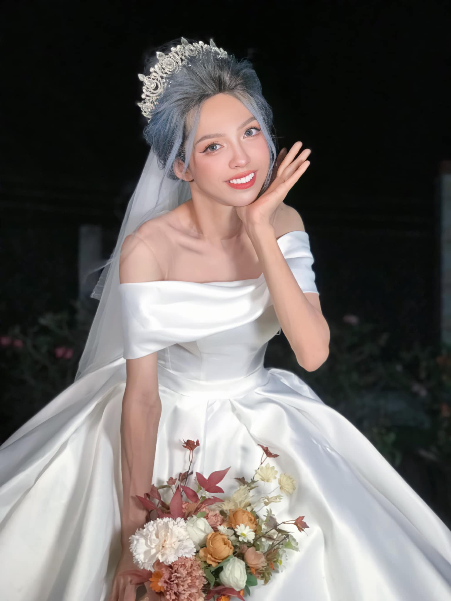 Vừa ghi danh thi Hoa hậu, TikToker Võ Thành Ý bị fan sắc đẹp chỉ trích vì mặc váy hai dây catwalk nơi tôn nghiêm - ảnh 9