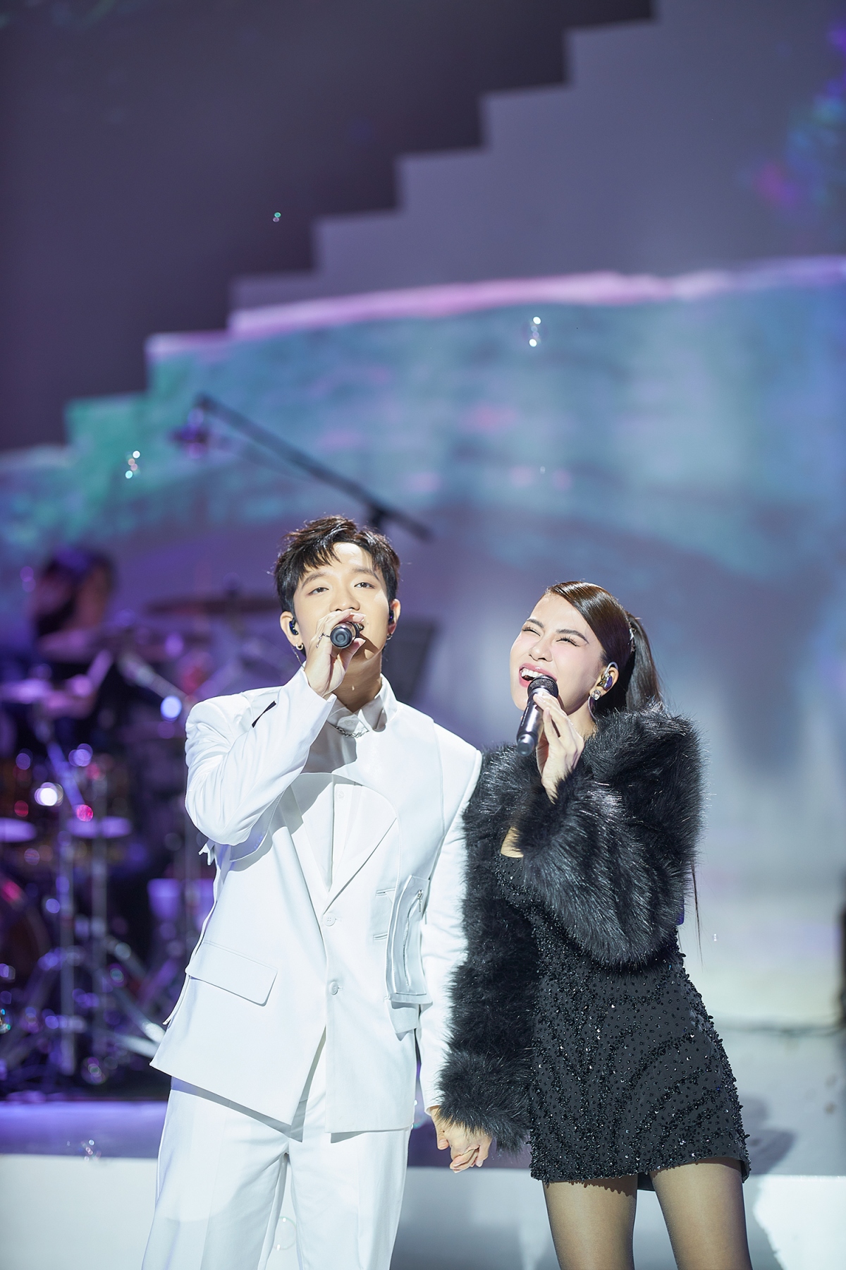 Hoàng Dũng là khách mời đặc biệt trong đêm nhạc của Hà Nhi.