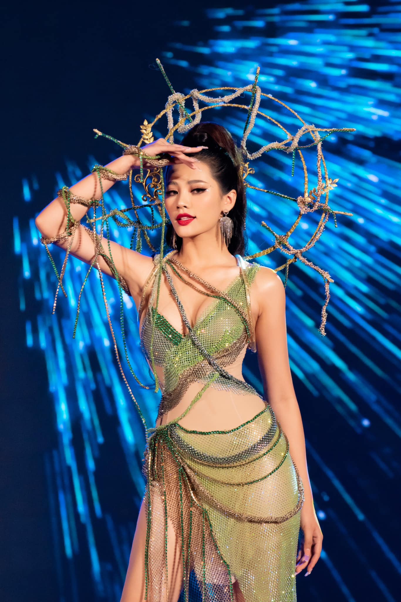 Tuần lễ thời trang xuân hè LOOK 2023 đã chính thức khai mạc với sự góp mặt của 5 NTK, hoa hậu Đinh Như Phương làm vedette kết show trong BST Ngọc Thực của NTK Phạm Gia Hưng.