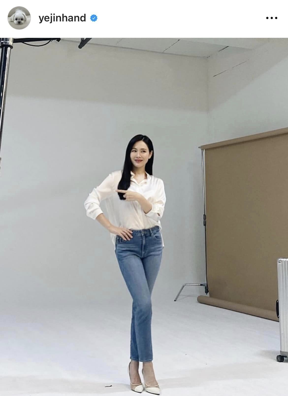 Hình ảnh mới nhất trên instagram Son Ye Jin chia sẻ cho thấy nữ diễn viên vẫn giữ được vóc dáng thon gọn sau khi sinh con