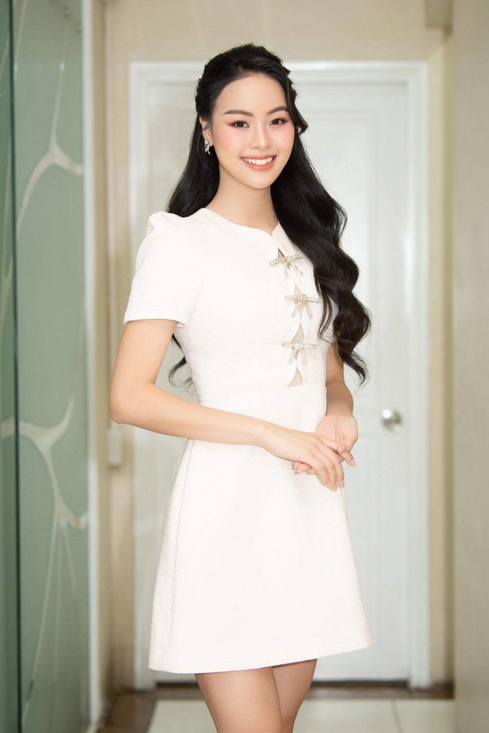 Thí sinh Đào Thị Hiền - em gái của người đẹp Đào Thị Hà (Top 5 Miss Universe Vietnam 2019) xuất hiện với ngoại hình xinh xắn, chiều cao ấn tượng.