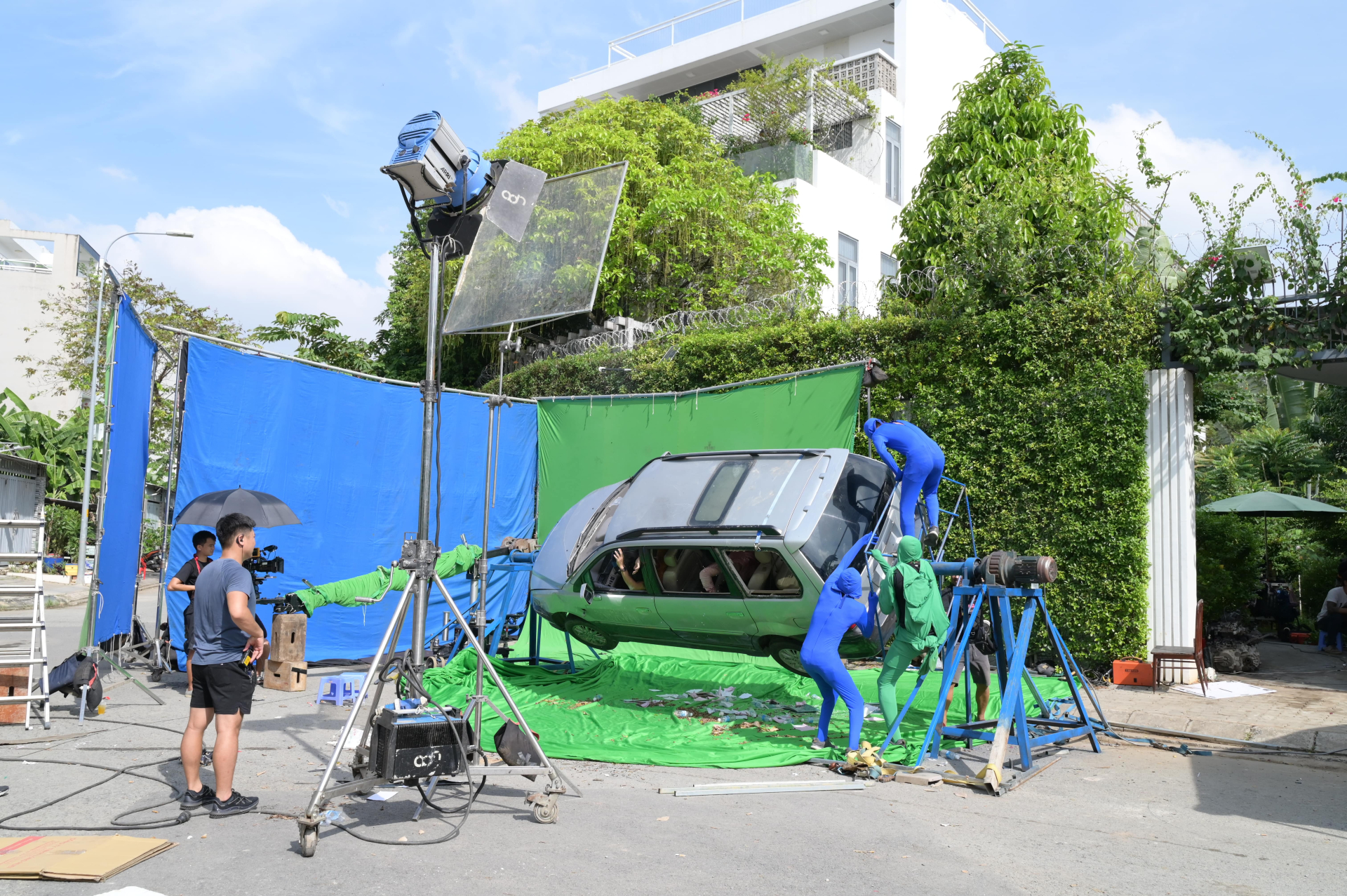 Các thiết bị máy móc vô cùng 'nặng đô' được sử dụng trong cảnh quay minh chứng cho cái 'tâm' và cái 'tầm' của đạo diễn Lý Hải