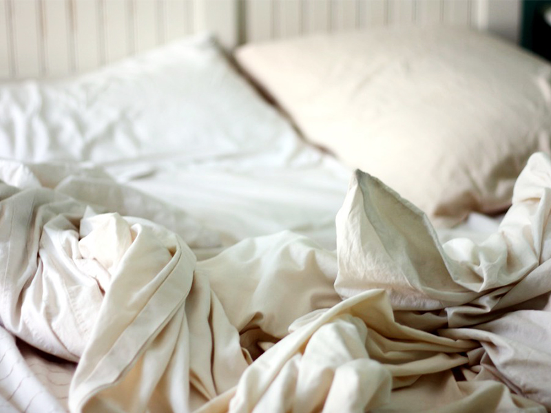 Ga giường là nơi sản sinh các vi khuẩn gây bệnh về da và đường hô hấp chúng ta nên có thói quen giặt giũ thường xuyên. (Ảnh minh họa)