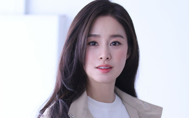 'Nữ thần' Kim Tae Hee liên tục nhận được lời mời đóng phim ngay trên đường phố.