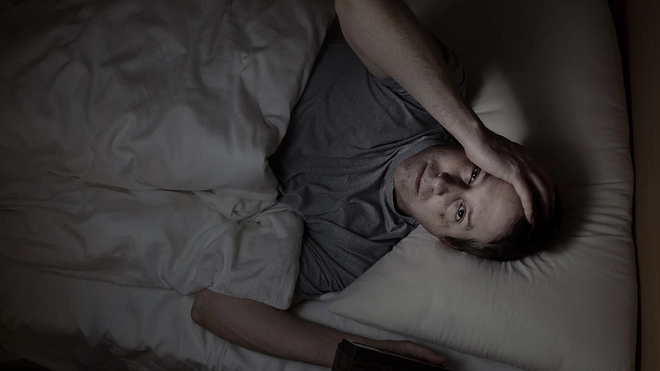 Bị tỉnh giấc liên tục vào đêm khuya là dấu hiệu cảnh báo sức khỏe.
