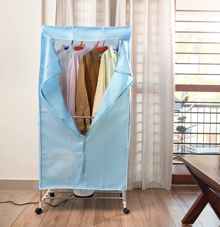 Tủ sấy ngày càng phổ biến trong các gia đình tại Việt Nam, sử dụng tủ giấy sẽ giúp quần áo luôn được khô thoáng.