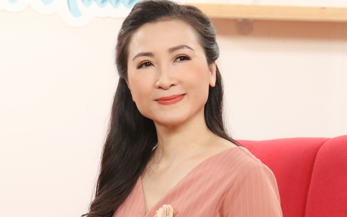 Nữ diễn viên Khánh Huyền tươi trẻ và xinh đẹp trong độ tuổi U50.