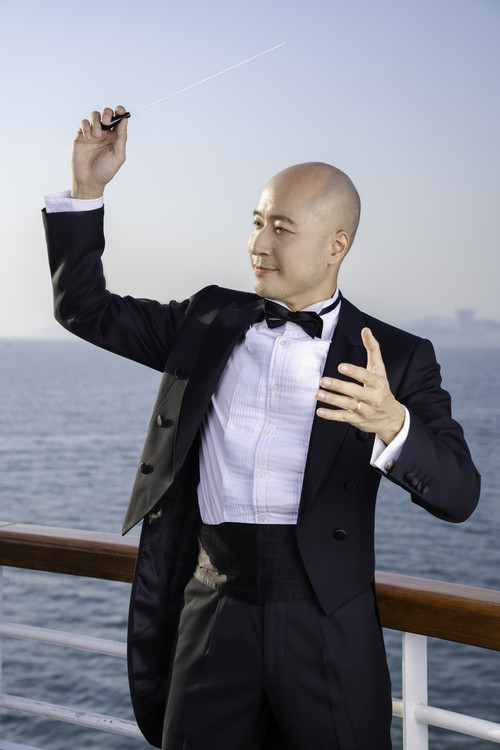 Nhạc trưởng Đồng Quang Vinh cùng dàn nhạc giao hưởng sẽ biểu diễn trên du thuyền ở vịnh Hạ Long - ảnh 1