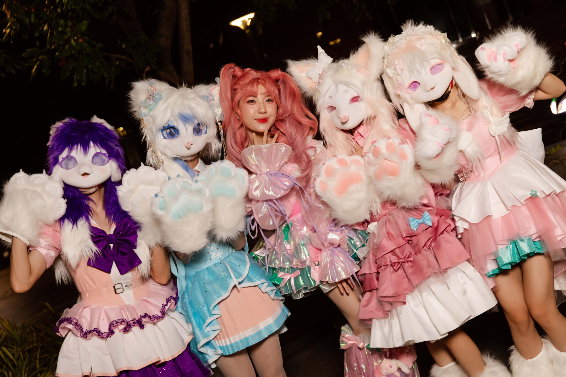Tân binh Lamoon debut sau Vietnam Idol với hình ảnh anime cùng 4 mascot gây sốt phố đi bộ - ảnh 4