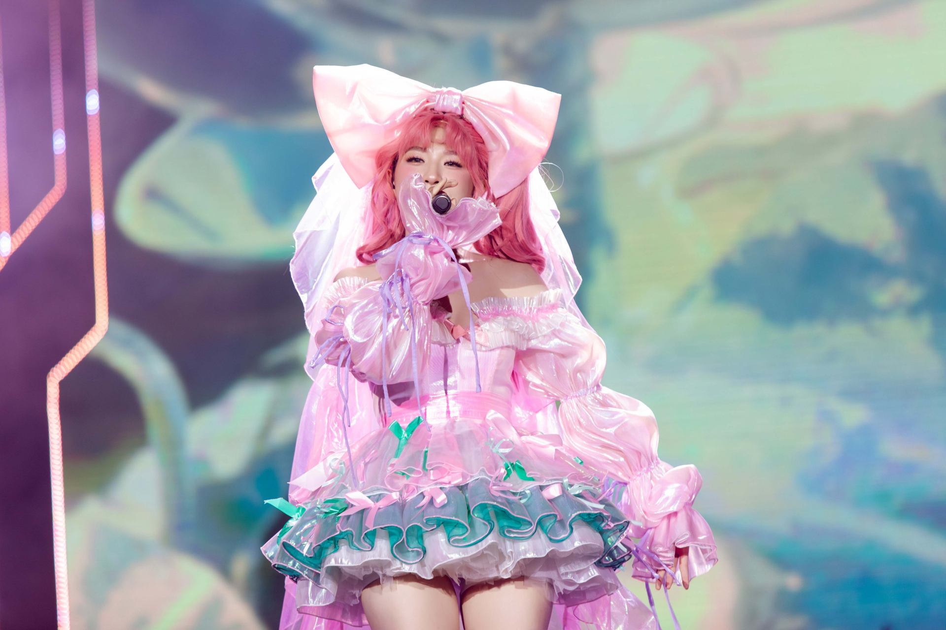 Tân binh Lamoon debut sau Vietnam Idol với hình ảnh anime cùng 4 mascot gây sốt phố đi bộ - ảnh 1