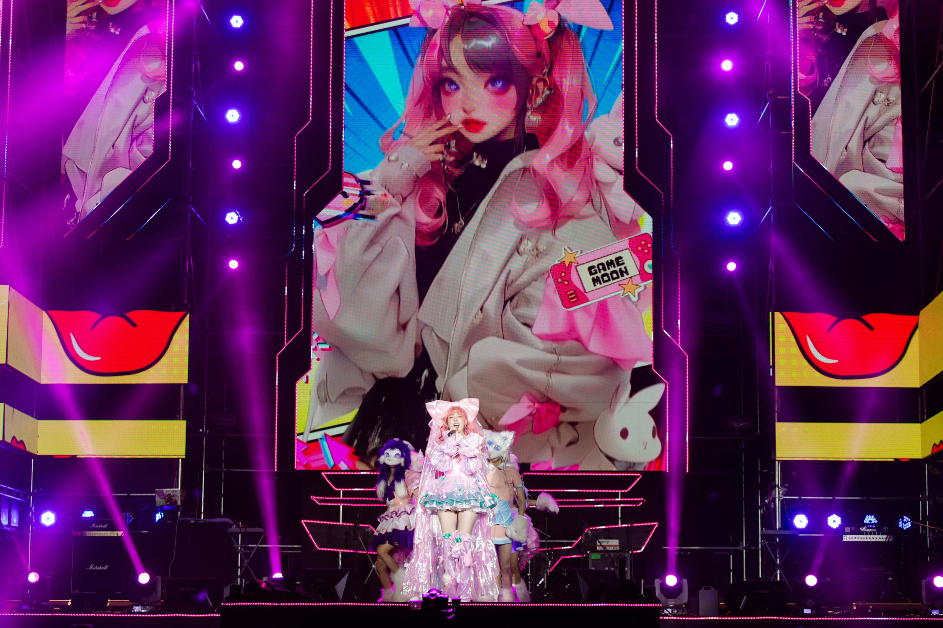 Tân binh Lamoon debut sau Vietnam Idol với hình ảnh anime cùng 4 mascot gây sốt phố đi bộ - ảnh 5