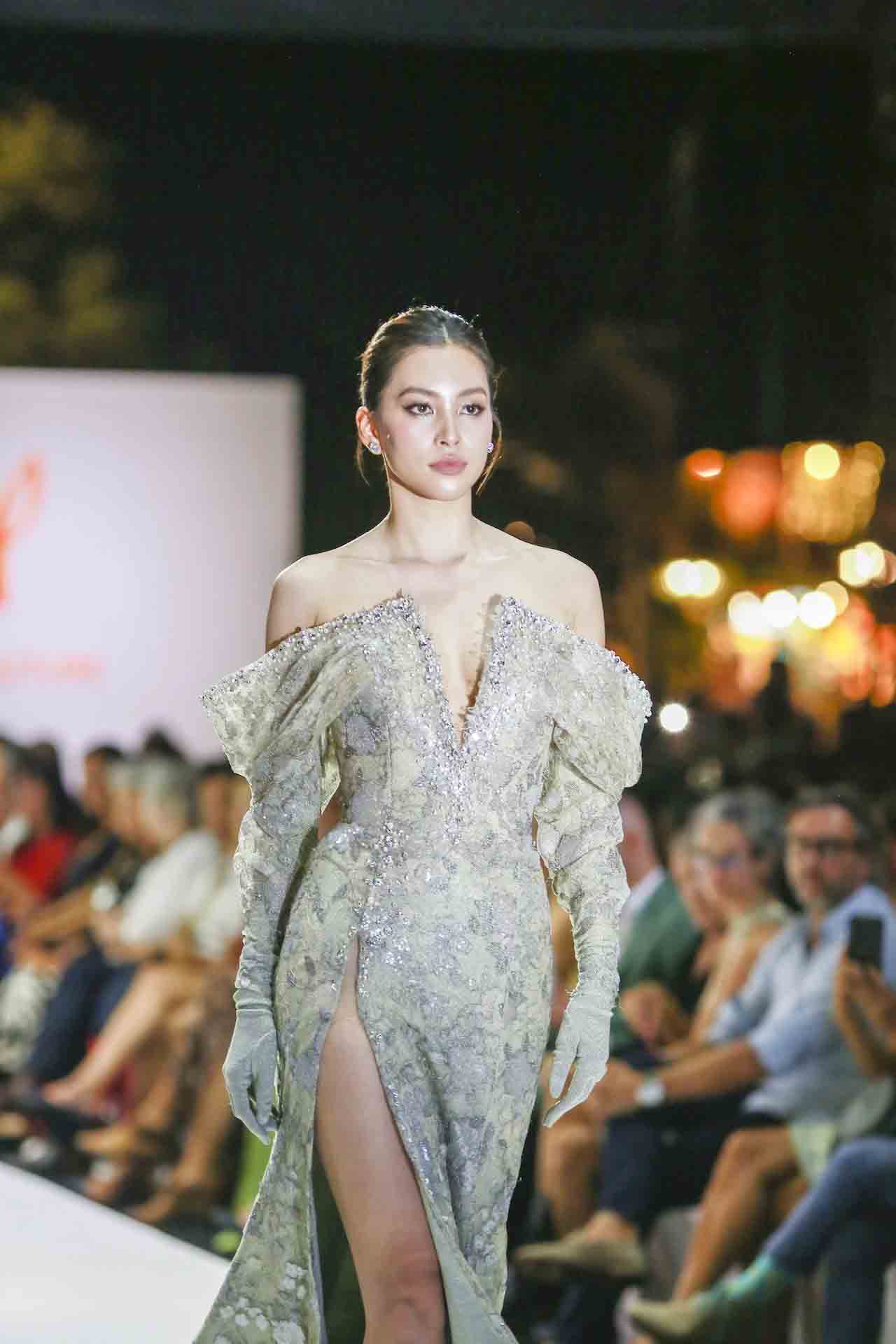 Hoa hậu Tiểu Vy làm vedette tại quê nhà Hội An  - ảnh 1