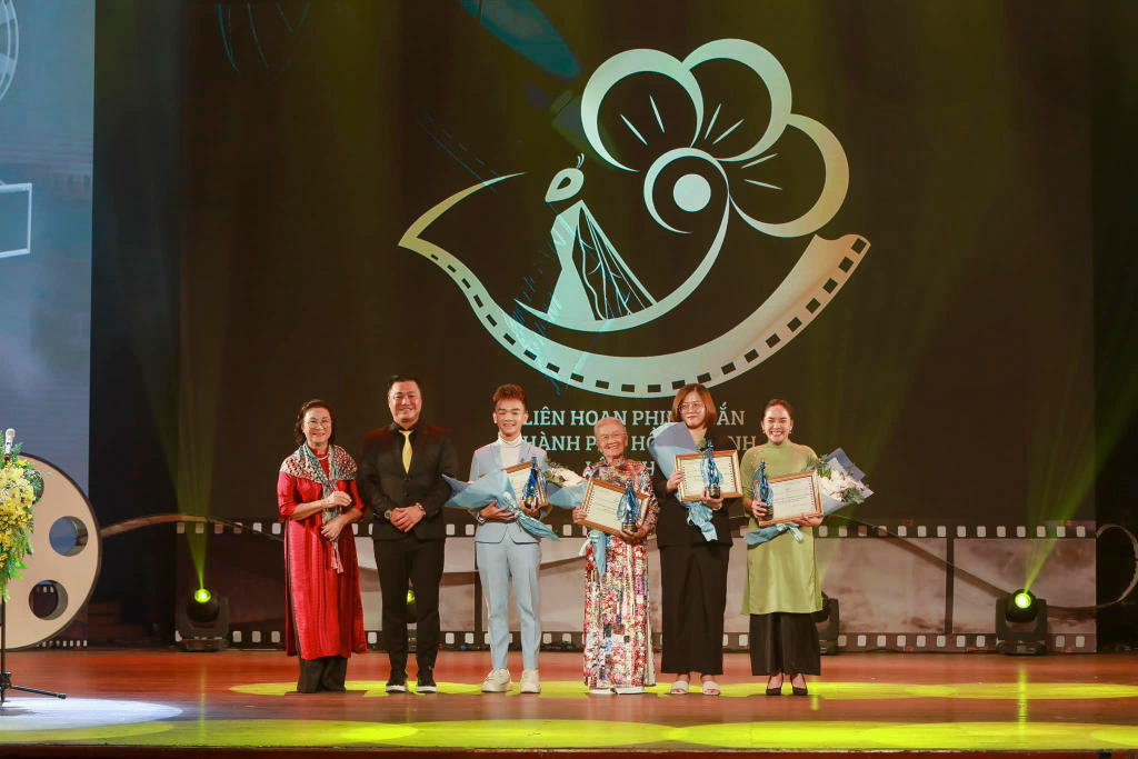 Sao nhí 14 tuổi Hữu Khang đạt giải Nam diễn viên phụ xuất sắc tại Liên hoan phim ngắn 2023 - ảnh 2