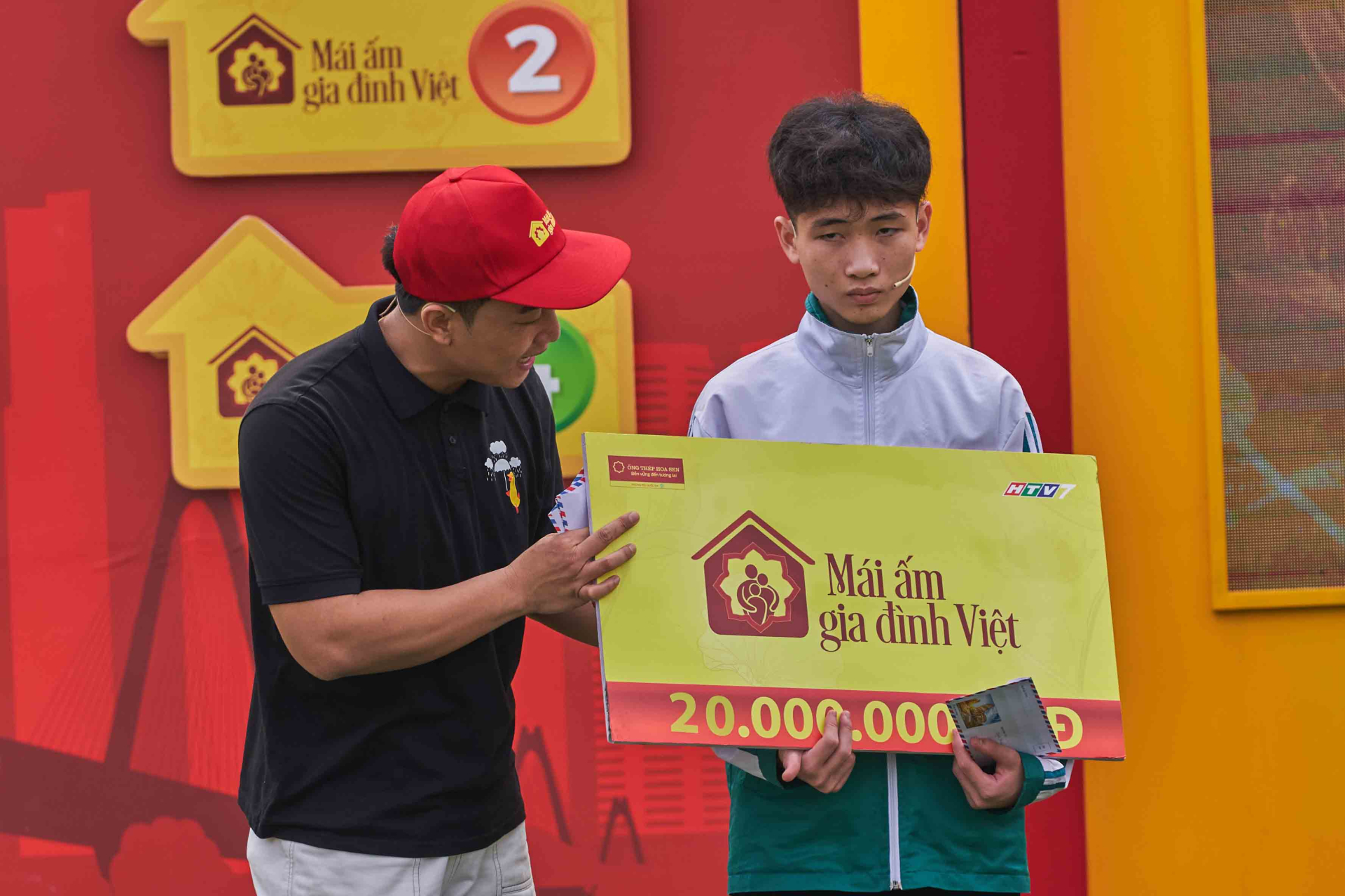 Diễn viên Đỗ Duy Nam và diễn viên Ngọc Huyền góp sức mang về giải thưởng 105 triệu cho trẻ em mồ côi - ảnh 5