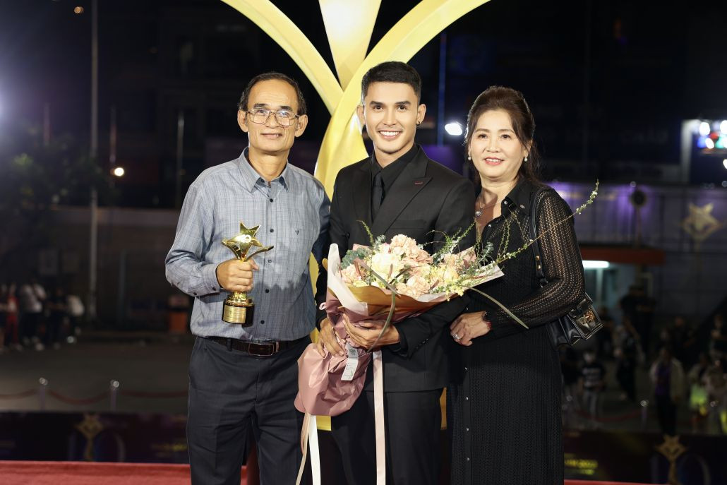 Nguyễn Quốc Trường Thịnh gửi tặng cúp Ngôi sao xanh cho người “đặc biệt” - ảnh 3