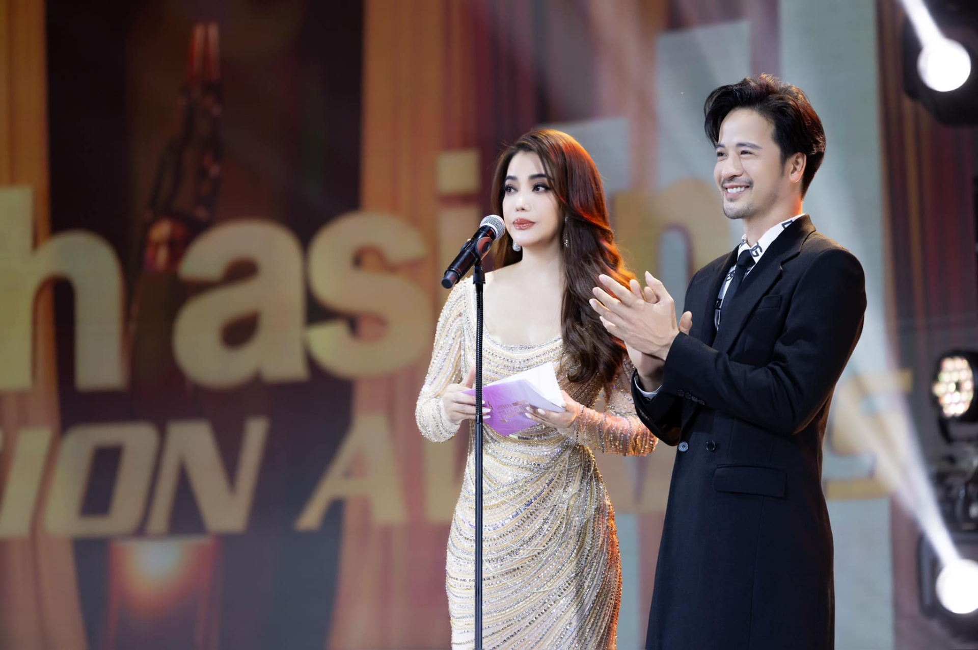 Đoàn Minh Tài sánh đôi cùng Trương Ngọc Ánh, Ngọc Thanh Tâm đại diện trao giải tại sự kiện ATA Asian Television Awards - ảnh 4
