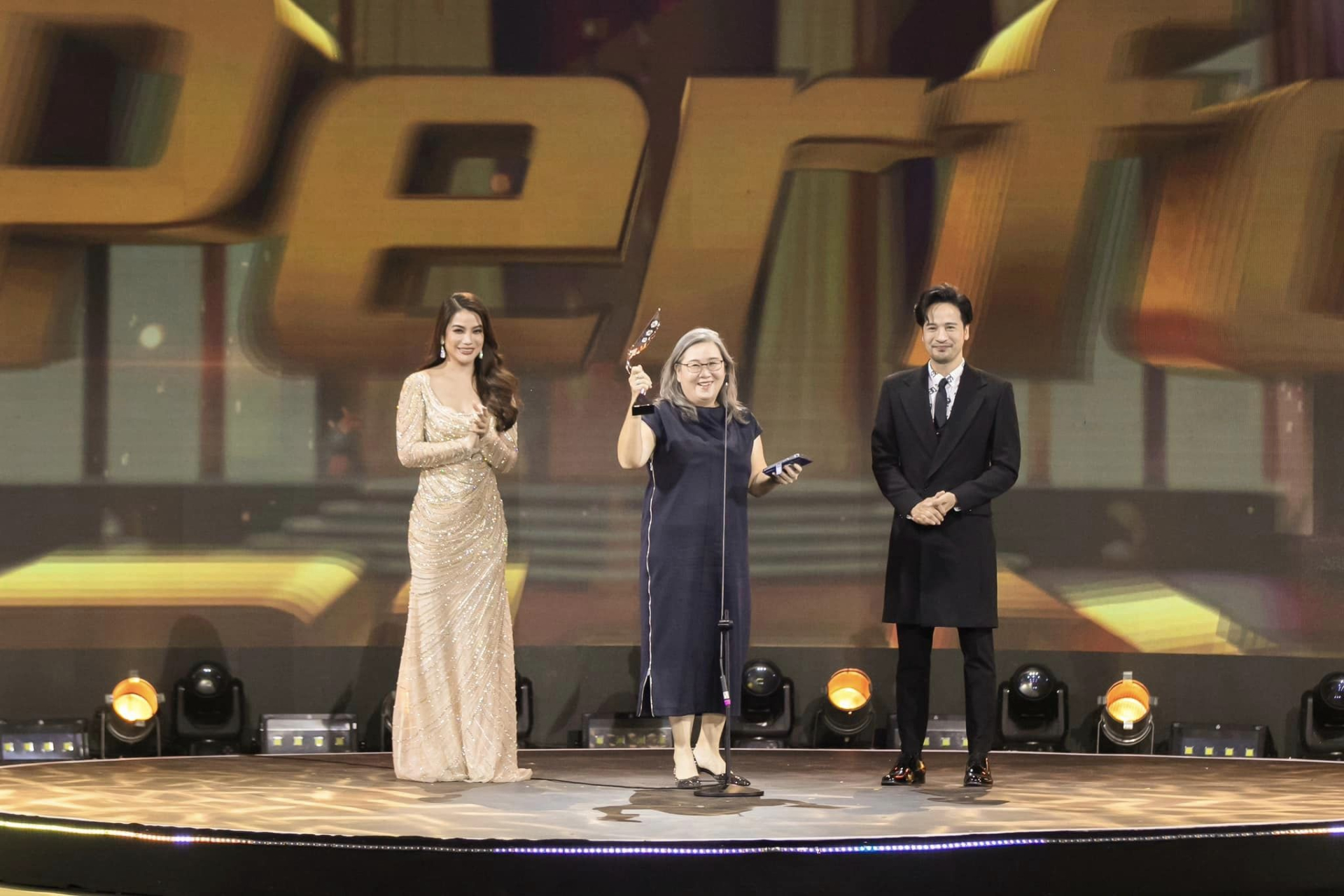 Đoàn Minh Tài sánh đôi cùng Trương Ngọc Ánh, Ngọc Thanh Tâm đại diện trao giải tại sự kiện ATA Asian Television Awards - ảnh 5