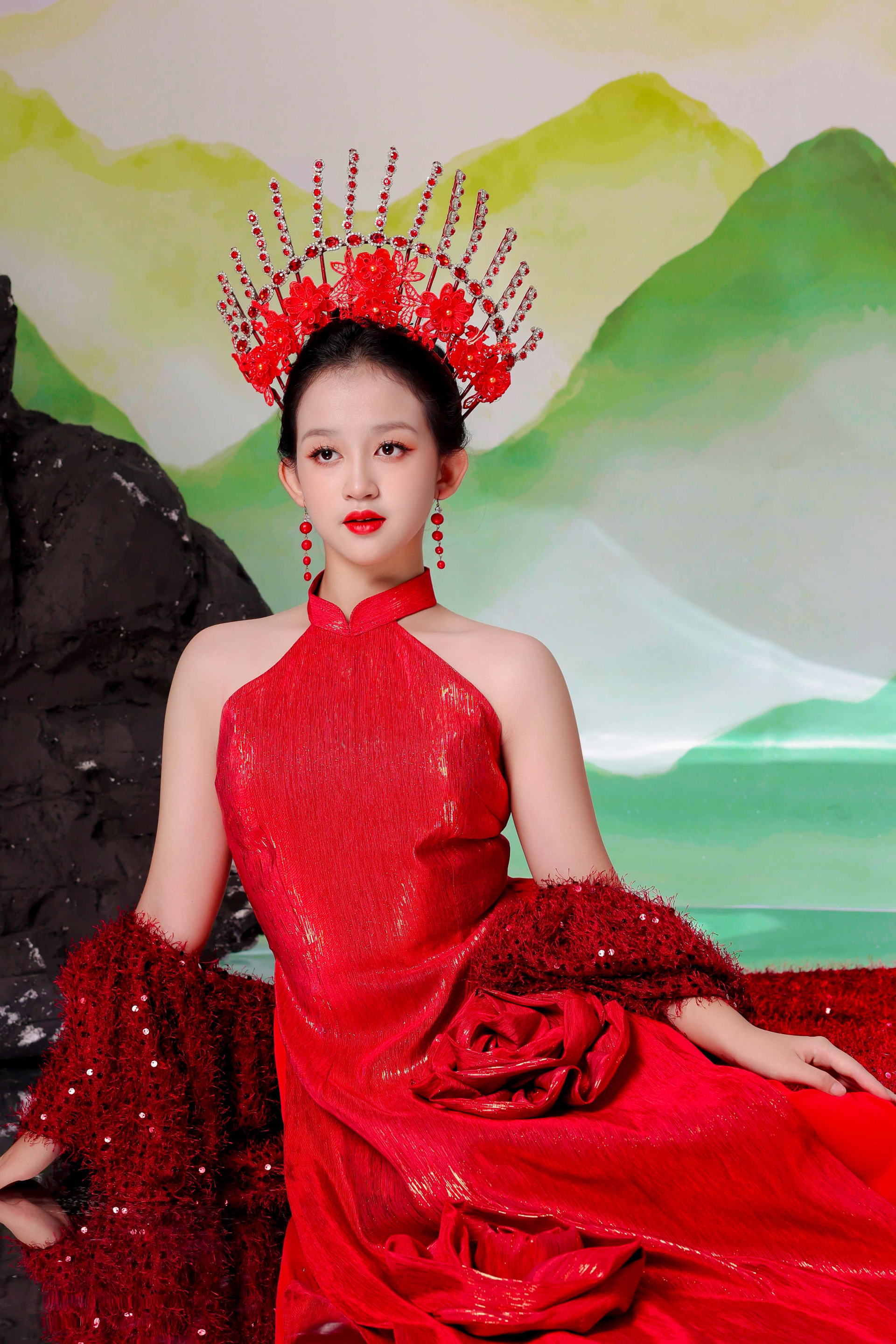 Mẫu nhí giới thiệu “vẻ đẹp non nước” tại Vietnam Kids Art Fashion Fest mùa 2 - ảnh 3