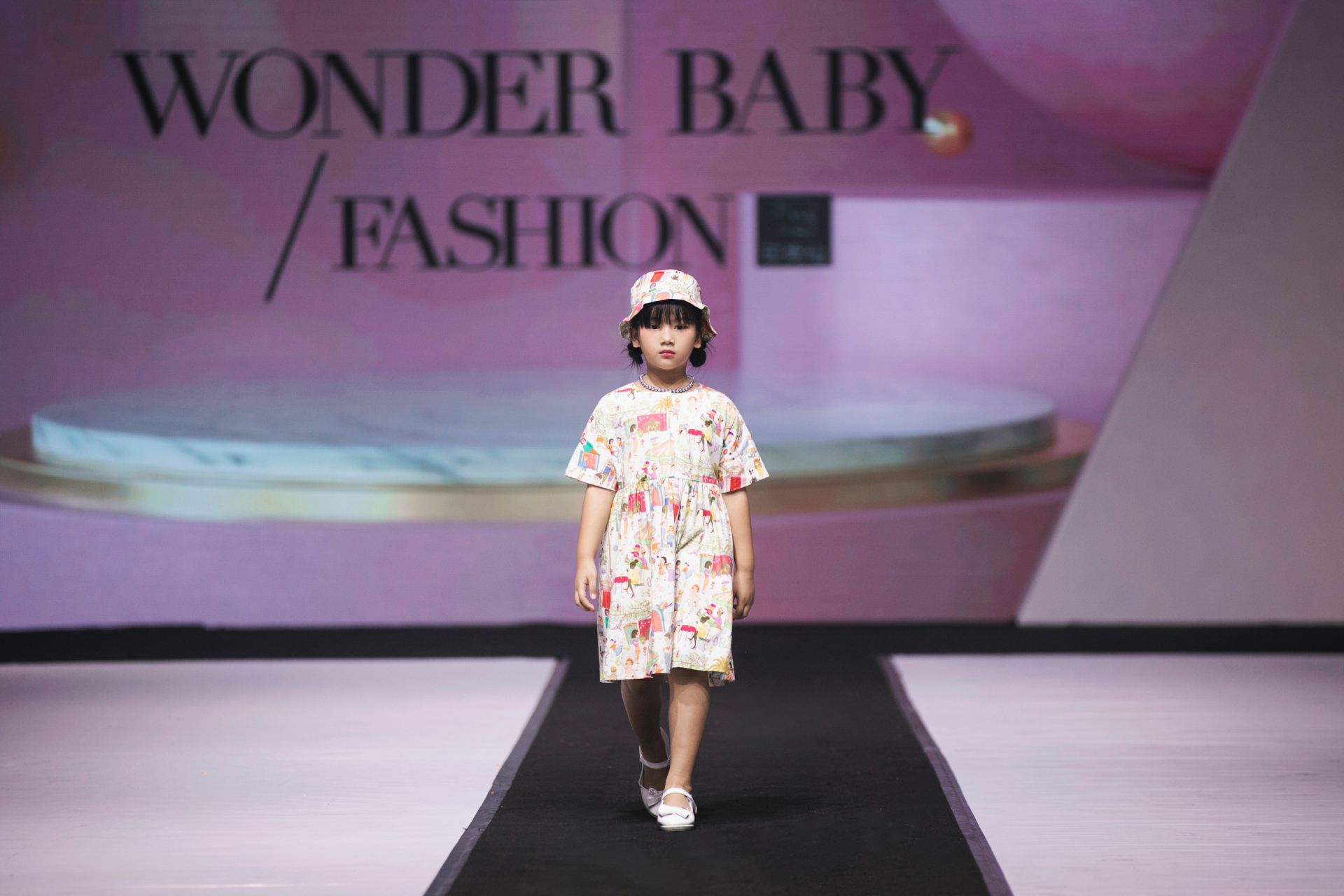 Thanh Hằng, Lan Khuê, Thuý Vân nổi bật tại sàn diễn Asian Kids Fashion Week - ảnh 11