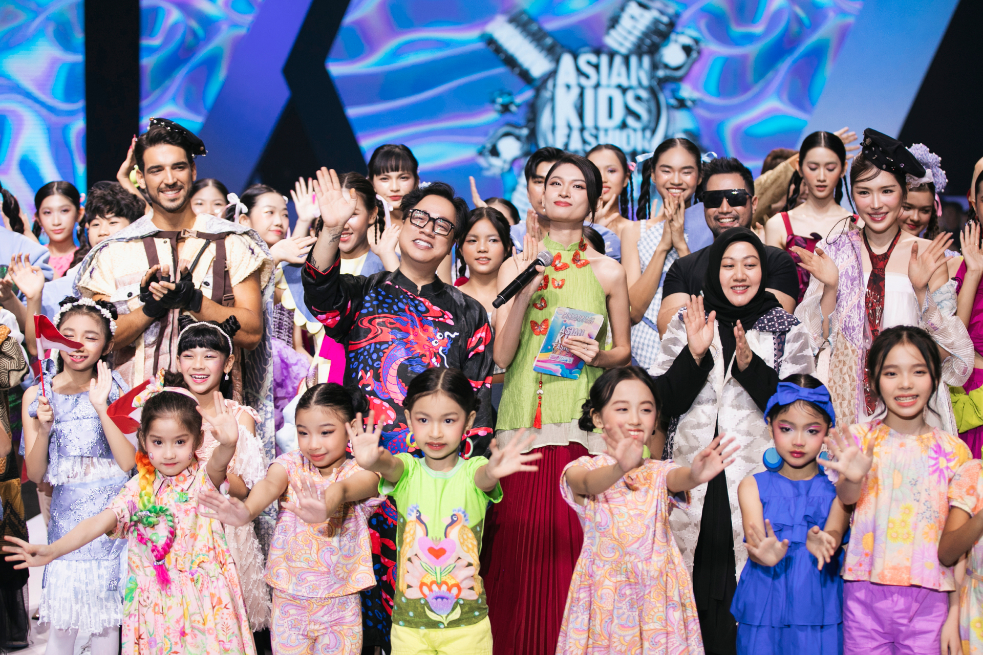 Thanh Hằng, Lan Khuê, Thuý Vân nổi bật tại sàn diễn Asian Kids Fashion Week - ảnh 1