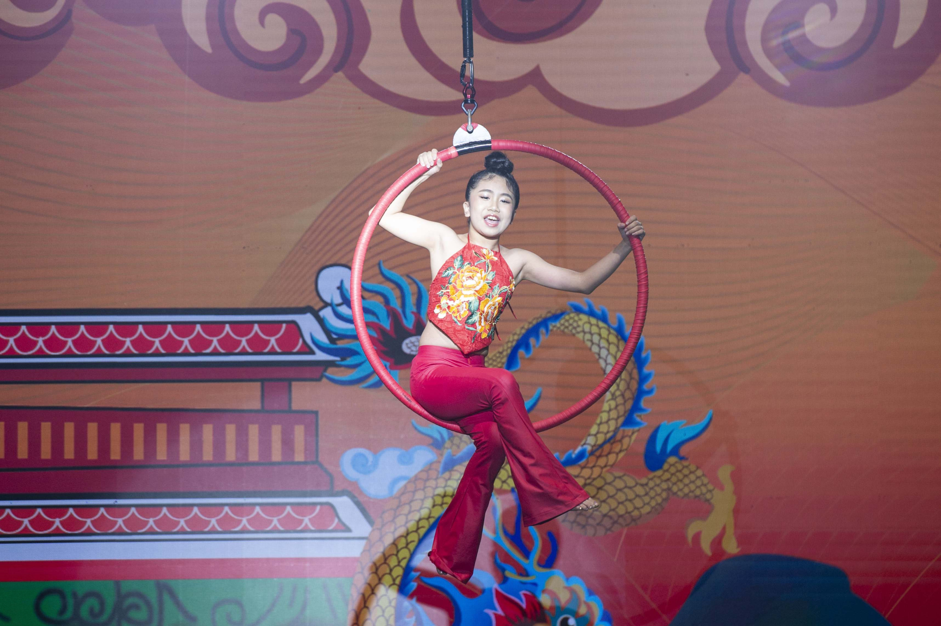 Alice Nguyễn múa trên vòng cao, càn quét sàn diễn Vietnam Kids Art Fashion Fest mùa 2 - ảnh 3