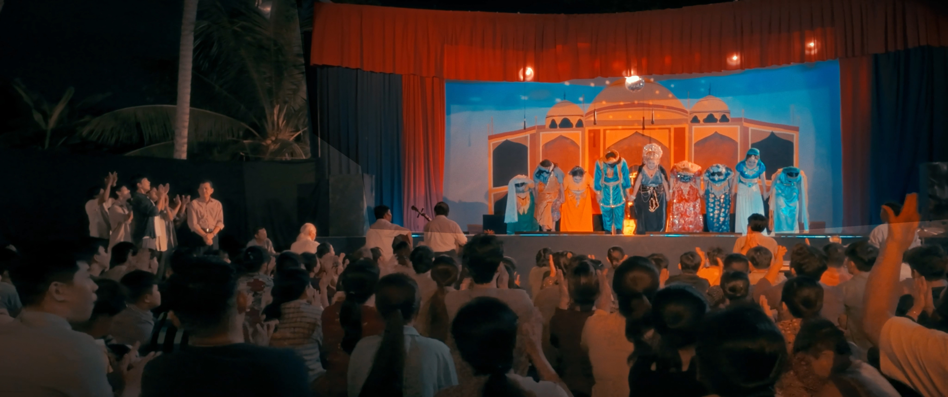 Phim Sáng Đèn tung trailer chính thức, gánh hát Viễn Phương như từ đời bước lên màn ảnh rộng - ảnh 2