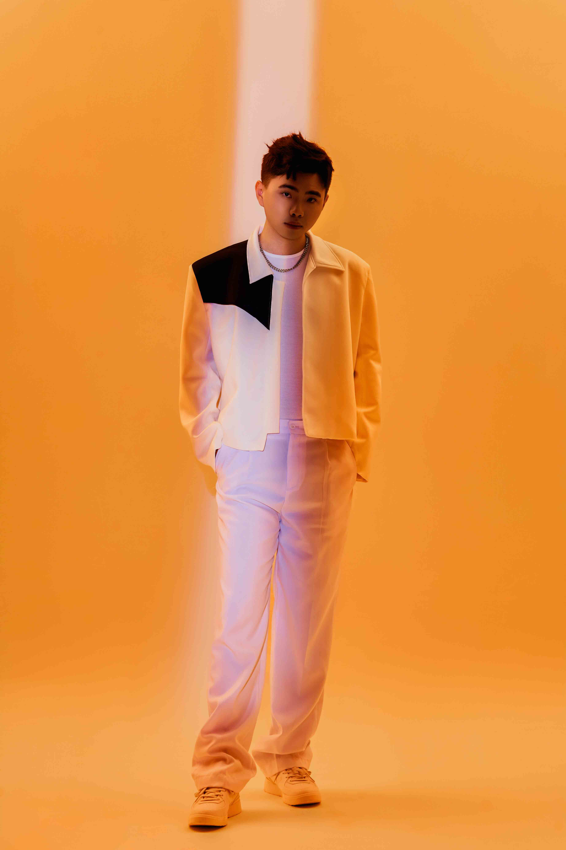 Ca sĩ Kiey tung MV đầu tiên trong album vol.3, hình ảnh đậm màu sắc “đam mỹ” - ảnh 1