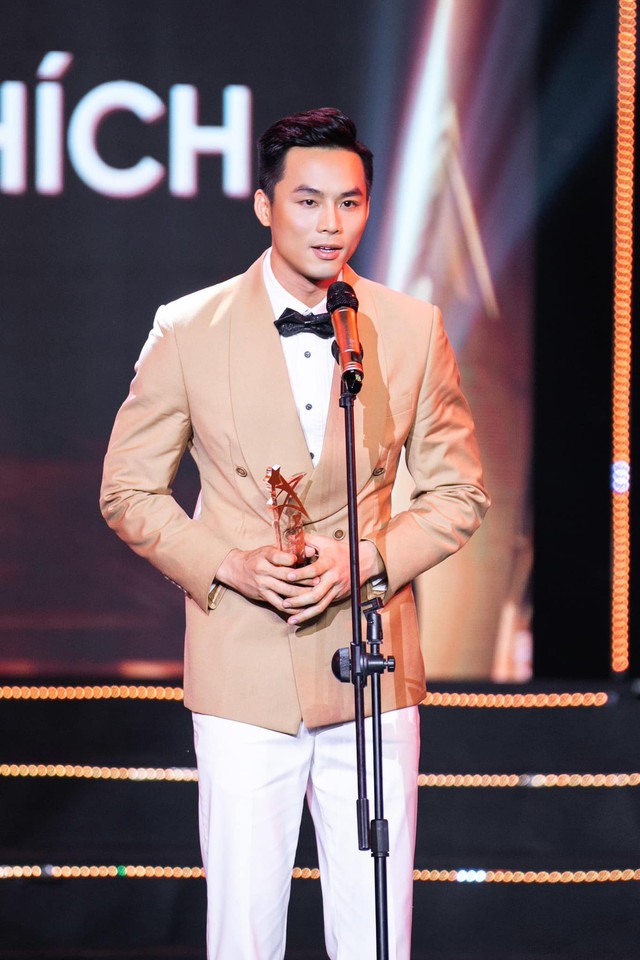 Vũ Linh nhận giải thưởng Người mẫu được yêu thích nhất năm - ảnh 3