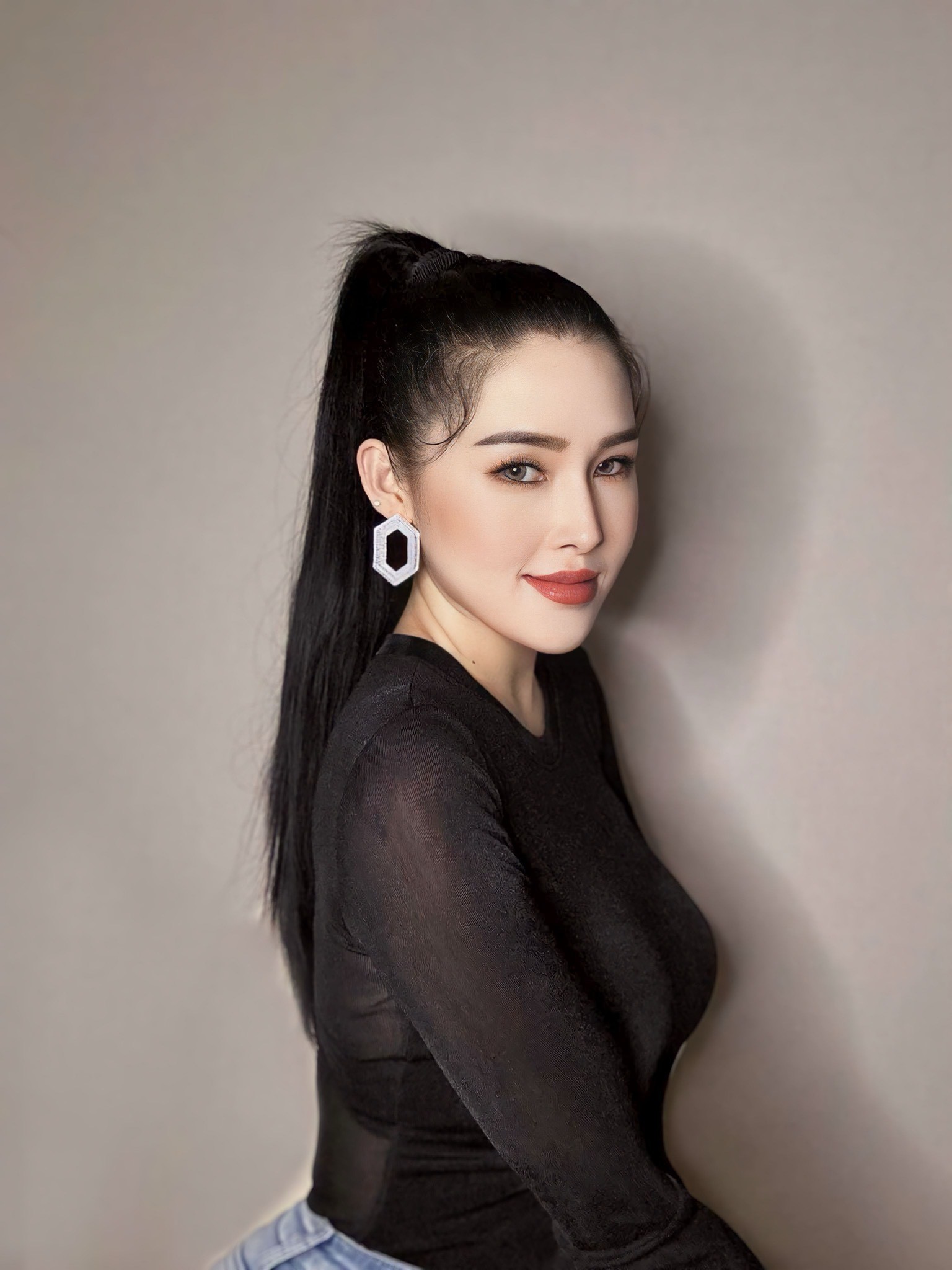 Hé lộ điều ít biết về cựu người mẫu Lyna Thiên Nga, mẹ đơn thân 2 con - ảnh 3