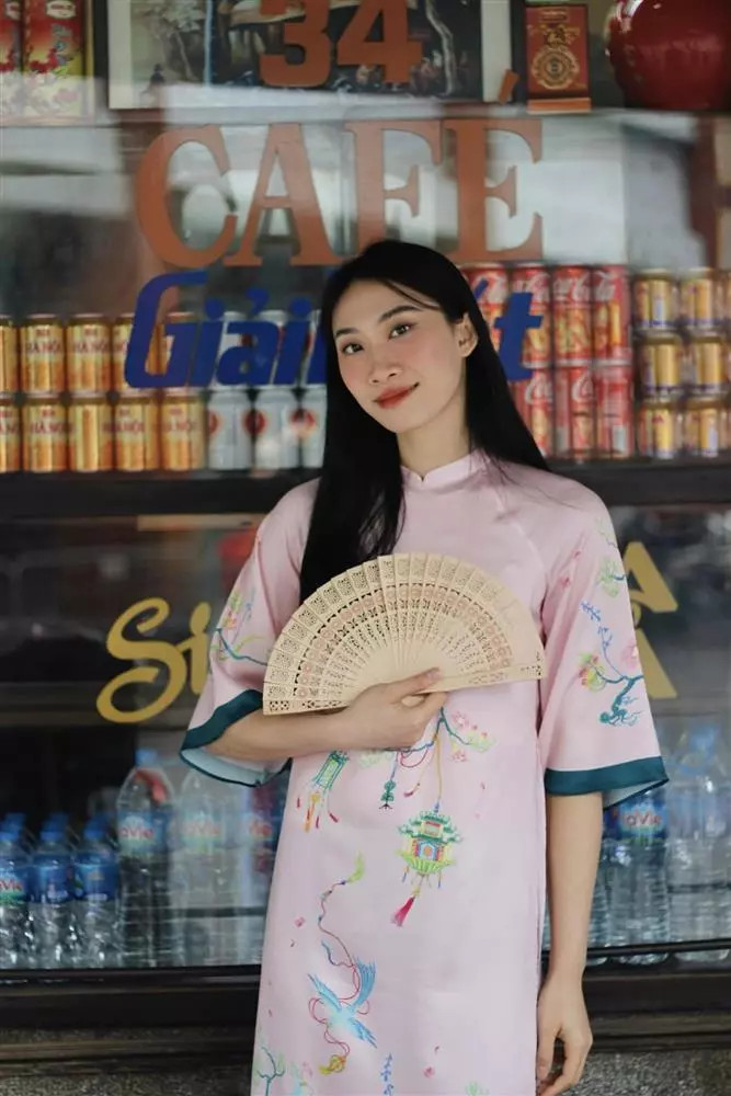 Chủ công tuyển bóng chuyền nữ Việt Nam gây sốt khi diện áo dài, nhan sắc được khuyên thi Hoa hậu - ảnh 5