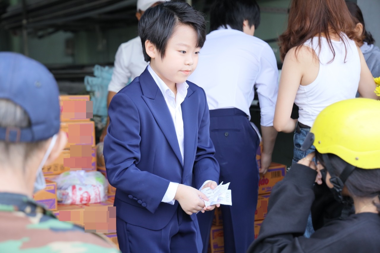 12 năm sau siêu hit Gangnam Style, cậu bé gốc Việt trong MV giờ ra sao? - ảnh 5