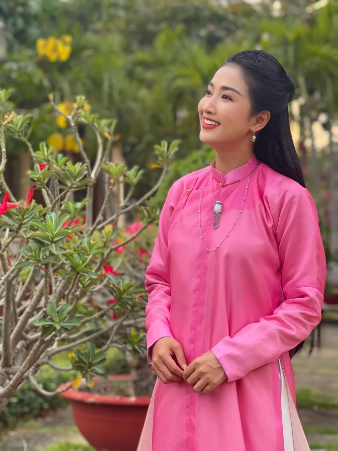 'Nữ hoàng phim xưa' Quỳnh Lam U40 mà trẻ đẹp như gái 18, từ bỏ răng khểnh vì muốn có nét đẹp hiện đại - ảnh 3