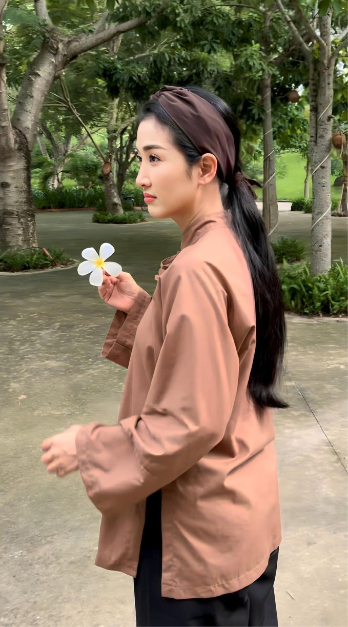 'Nữ hoàng phim xưa' Quỳnh Lam U40 mà trẻ đẹp như gái 18, từ bỏ răng khểnh vì muốn có nét đẹp hiện đại - ảnh 2