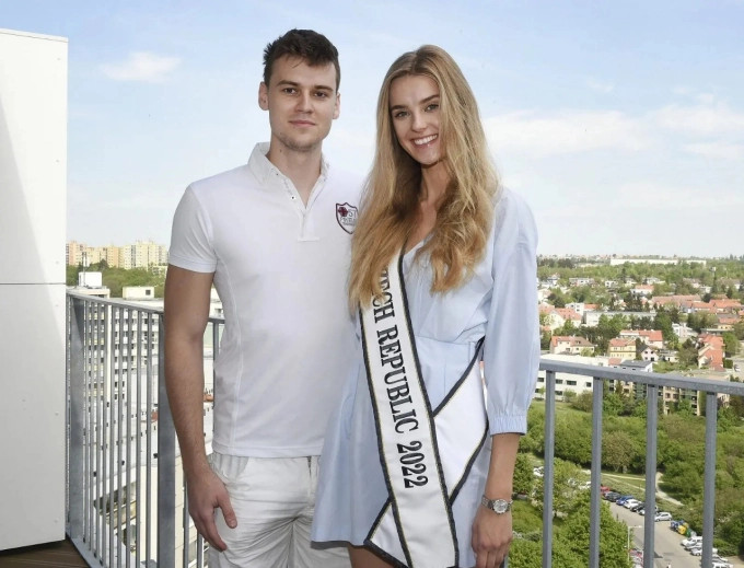 Tân Miss World từng công khai bạn trai 5 năm, nay đăng quang đã chia tay vội - ảnh 2