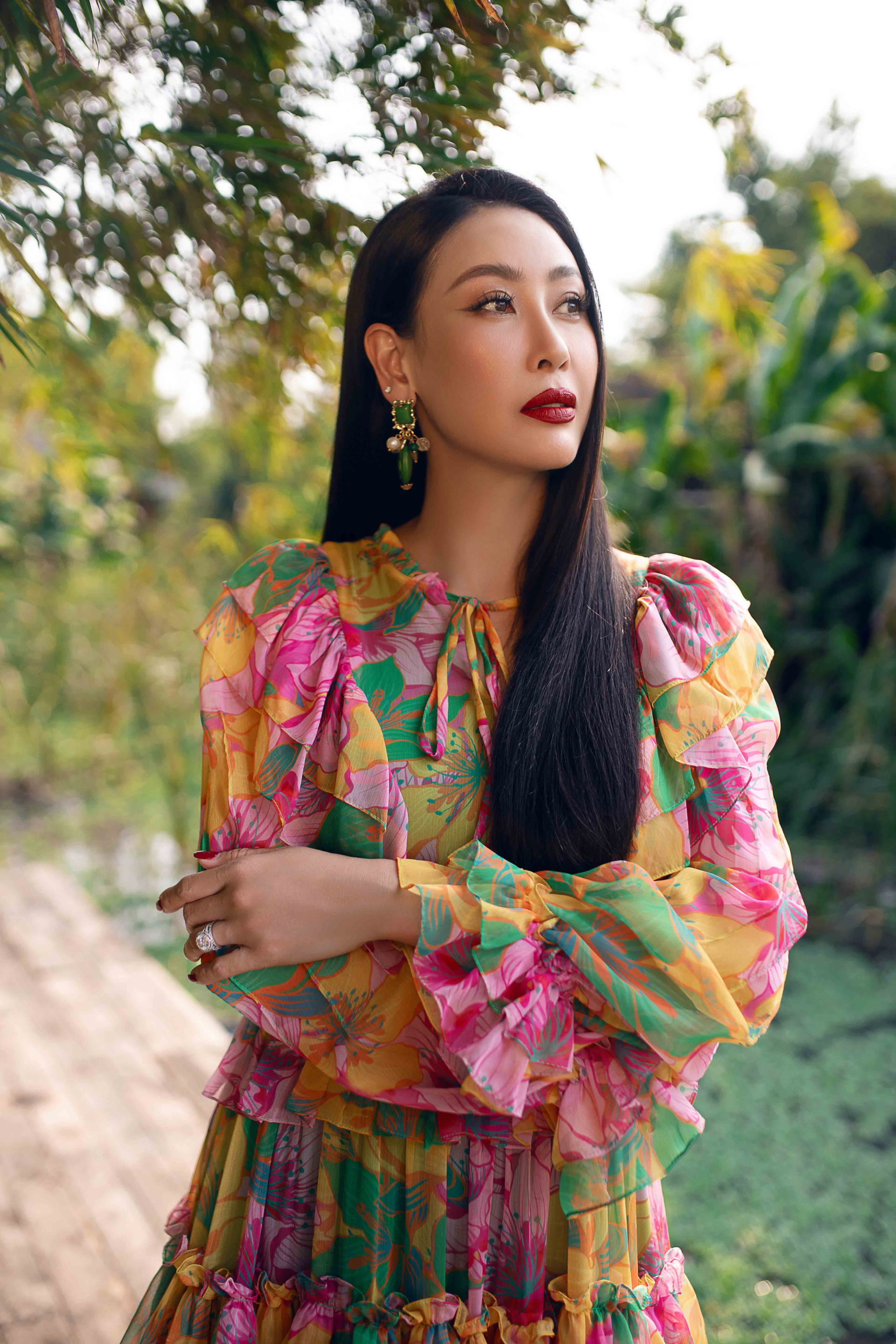 Hoa hậu Hà Kiều Anh khoe sắc trong 5 thiết kế cùng họa tiết Xuân hè - ảnh 3