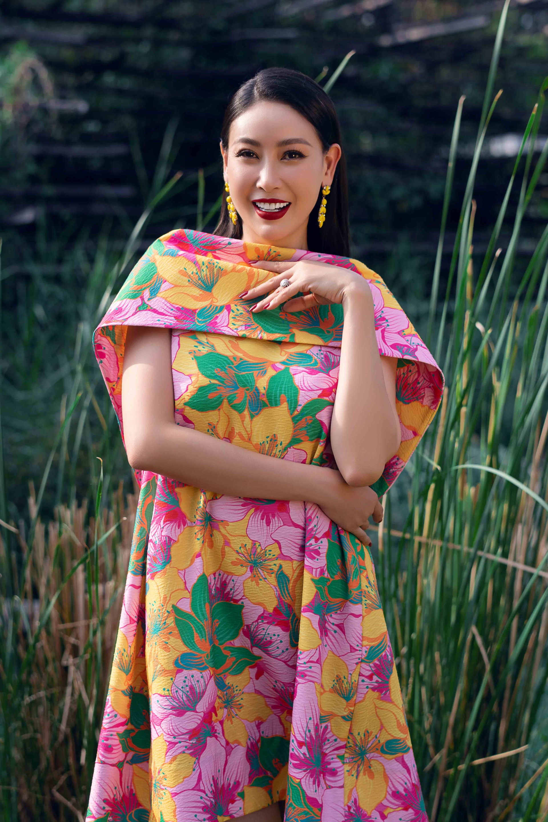 Hoa hậu Hà Kiều Anh khoe sắc trong 5 thiết kế cùng họa tiết Xuân hè - ảnh 5