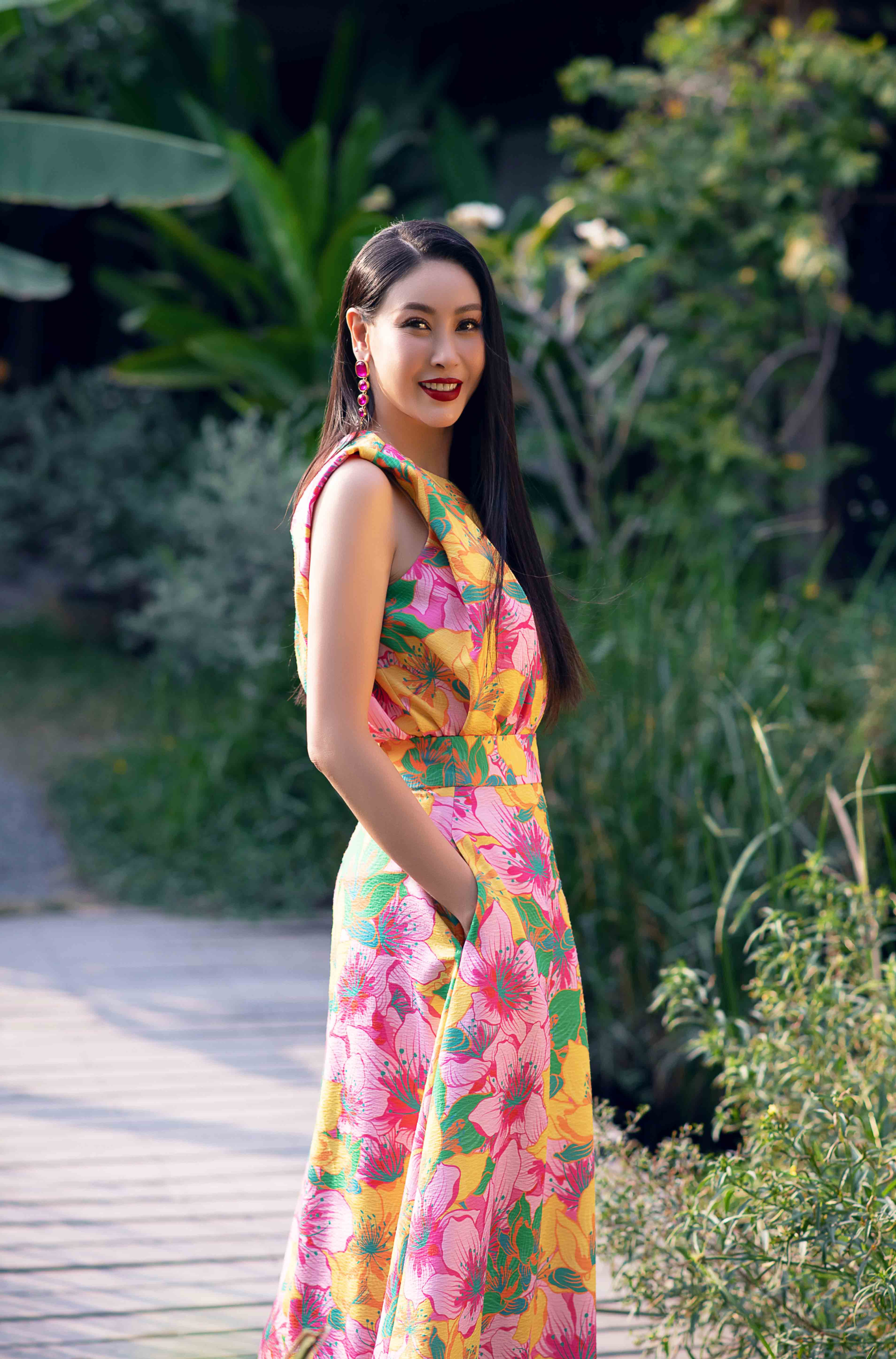 Hoa hậu Hà Kiều Anh khoe sắc trong 5 thiết kế cùng họa tiết Xuân hè - ảnh 1